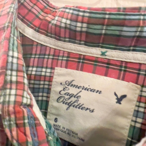 American Eagle Outfitters plaid coral & green. Long sleeve 1 front pocket Size 6 - Picture 3 of 4